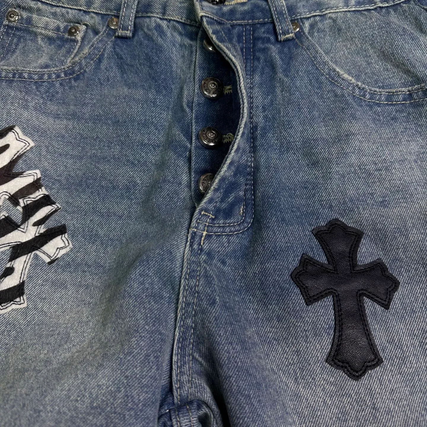 P290 GALLERY DEPT. & Croixin co-branded 2025 new retro zebra print black large cross leather couple's bootcut jeans 🔥High version🔥High version🔥 Top ceiling quality Styles with different wash textures, very friendly to people with thin legs and thick legs, the bootcut version is very flattering leg shape Timeless moderate length, easy to match with casual, basic styling for various styles, a must-have in the wardrobe! The fabric is stiff but also makes the upper body soft without losing texture. The washing process is even more perfect. It is a must-have item for everyone! ! ! Washed wheat, hang tag, pants label, three complete labels, color: blue, size: 28, 30, 32, 34, 36 (five sizes)